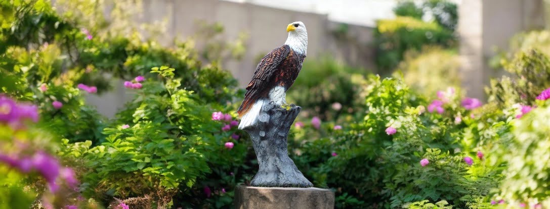 Kunststof tuinbeelden van adelaars in kleur | groot en klein