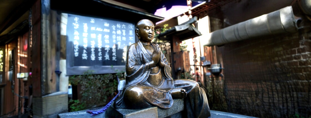 Mönchsstatuen bei Houseandgarden.shop