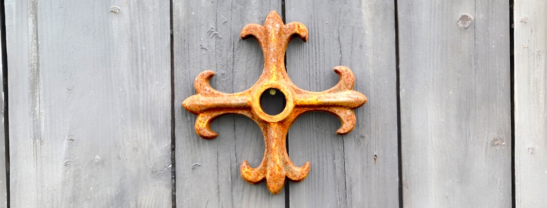 Ancrages muraux en fonte | classiques et robustes