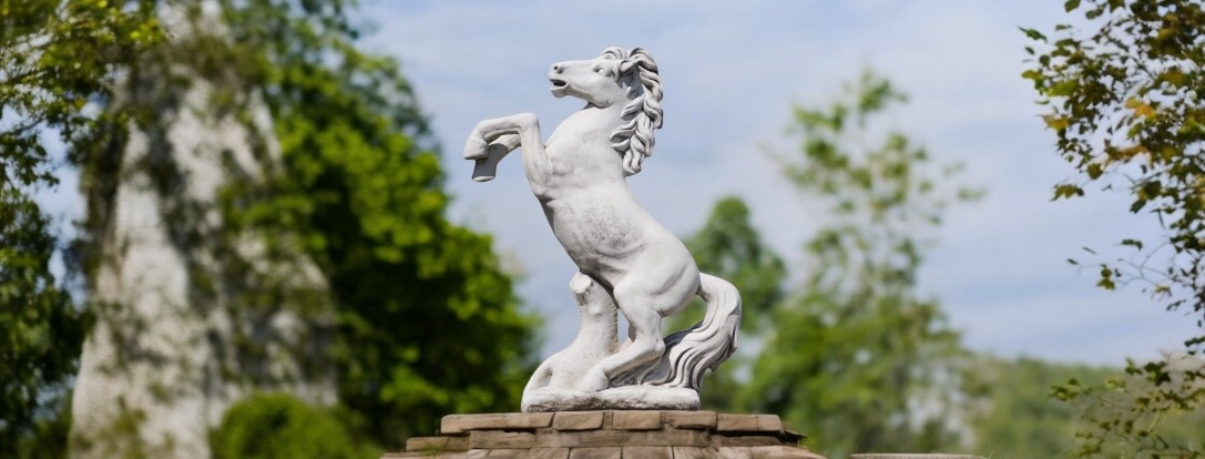 Stenen en betonnen Paardenbeelden | Grote en Kleine Tuinbeelden