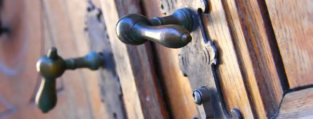 Hang- en sluitwerk bij Houseandgarden.shop