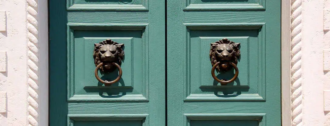 Heurtoirs classiques - motifs et modèles épurés