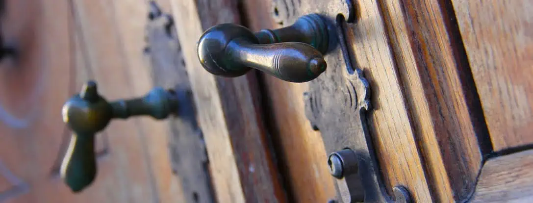 Ferrures de porte de style antique et classique
