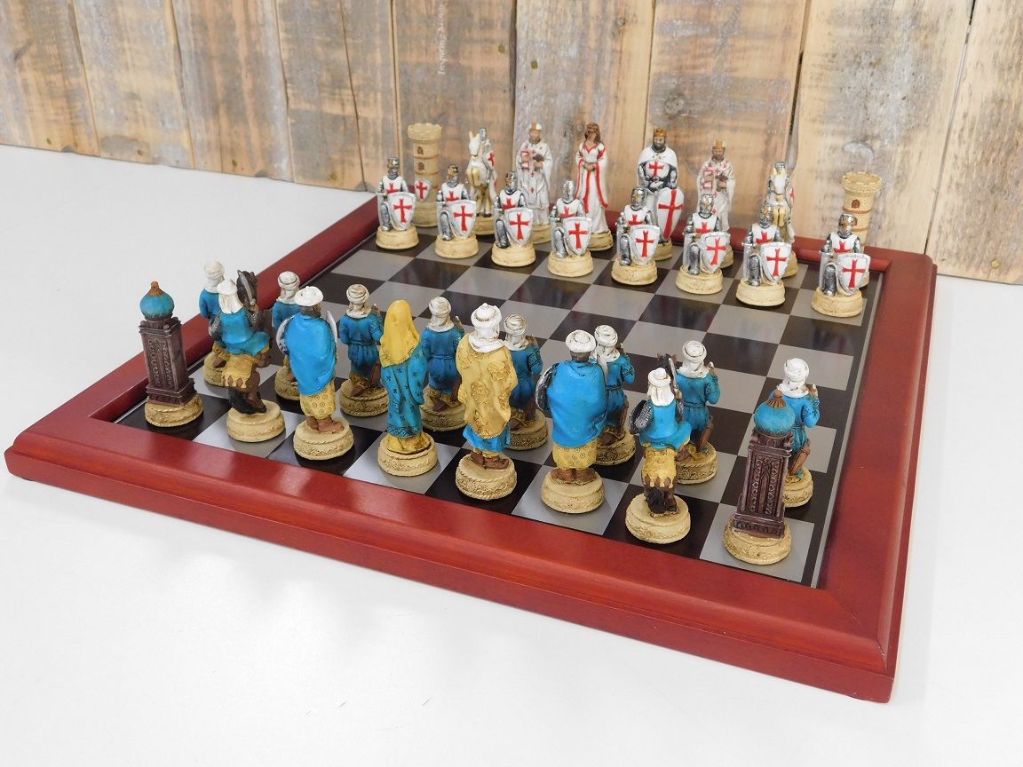 Mooi schaakspel met het thema: ''CRUSADE VS MUSLIM', bijzonder schaakspel!
