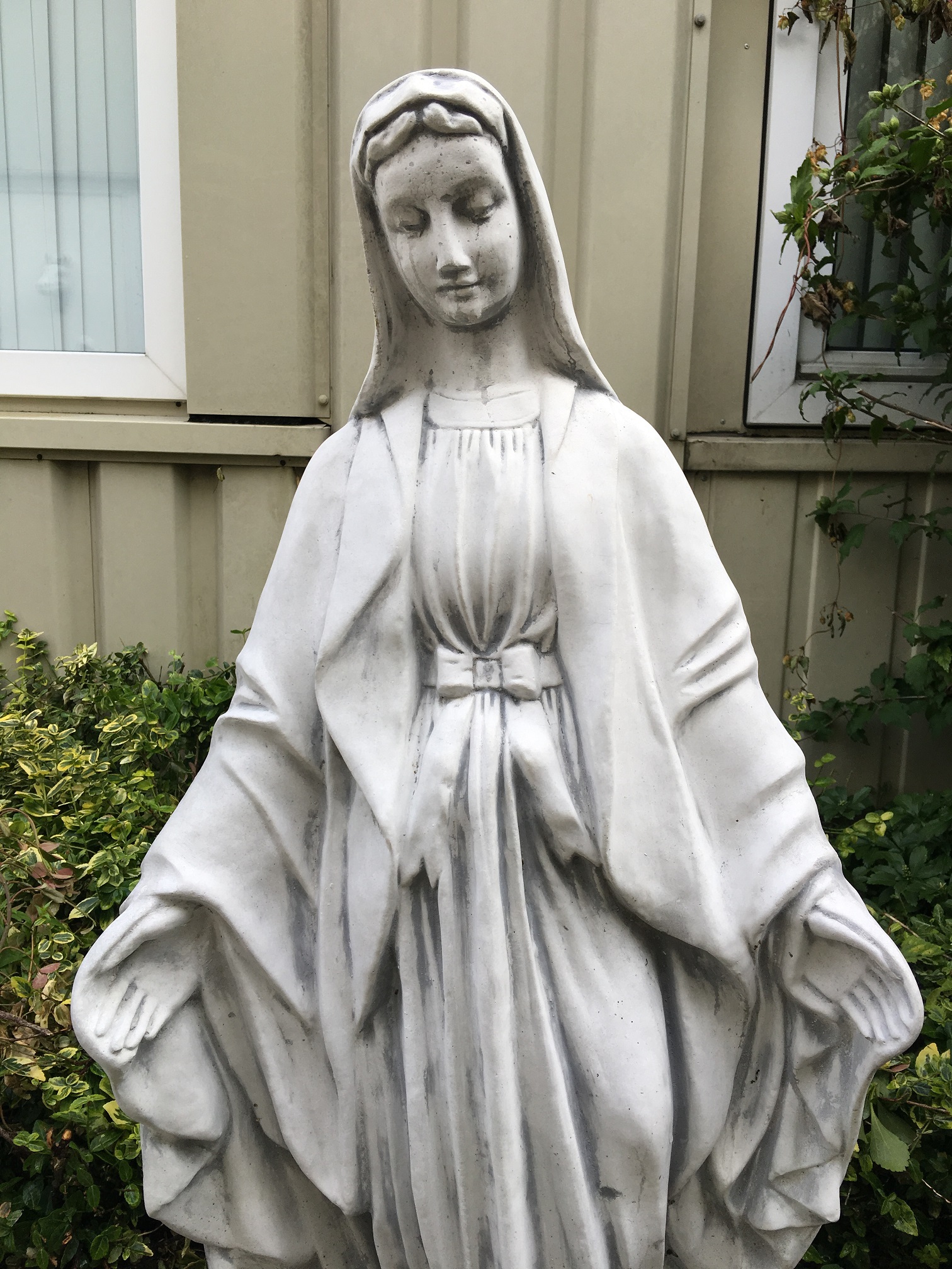 Moeder Maria / Mother Mary, groot vol stenen beeld, PRACHTIG.