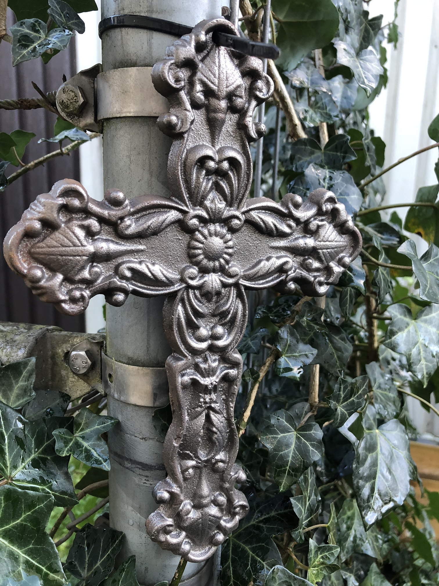 Kruis gemaakt van gietijzer, tuinbeeld / decoratie