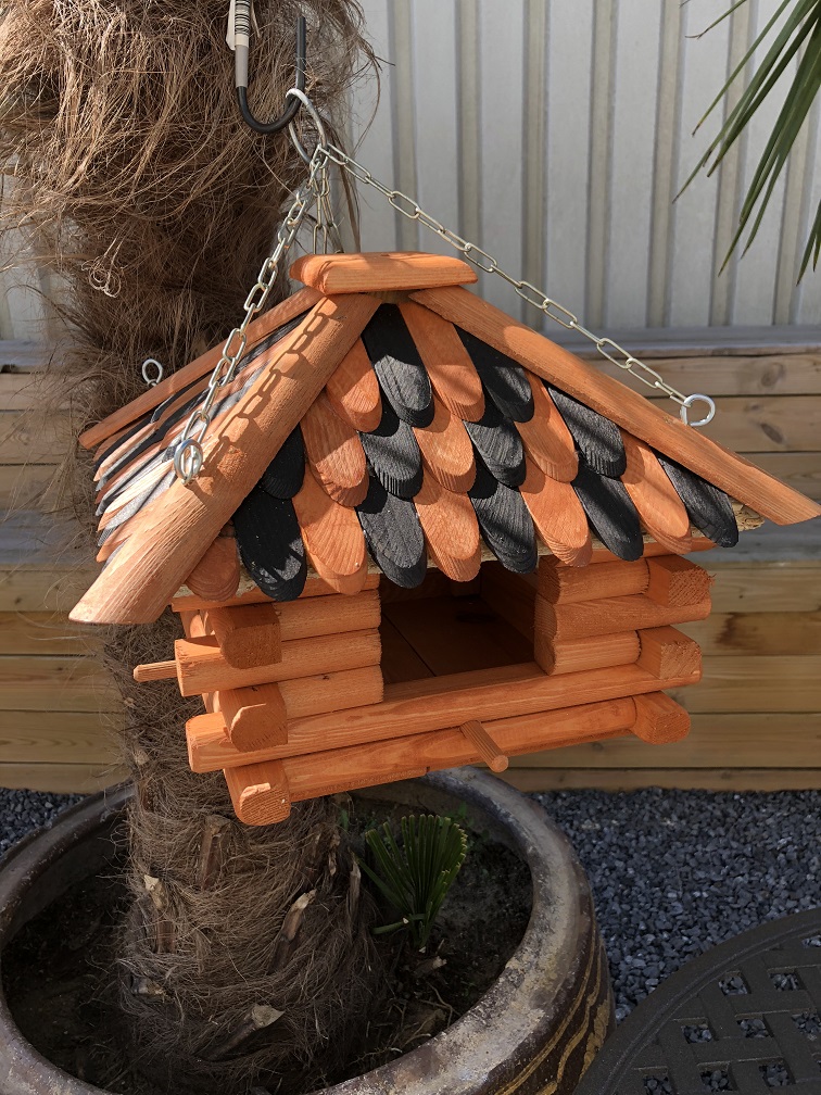 Lux houten vogelhuis, voederhuis om op te hangen.