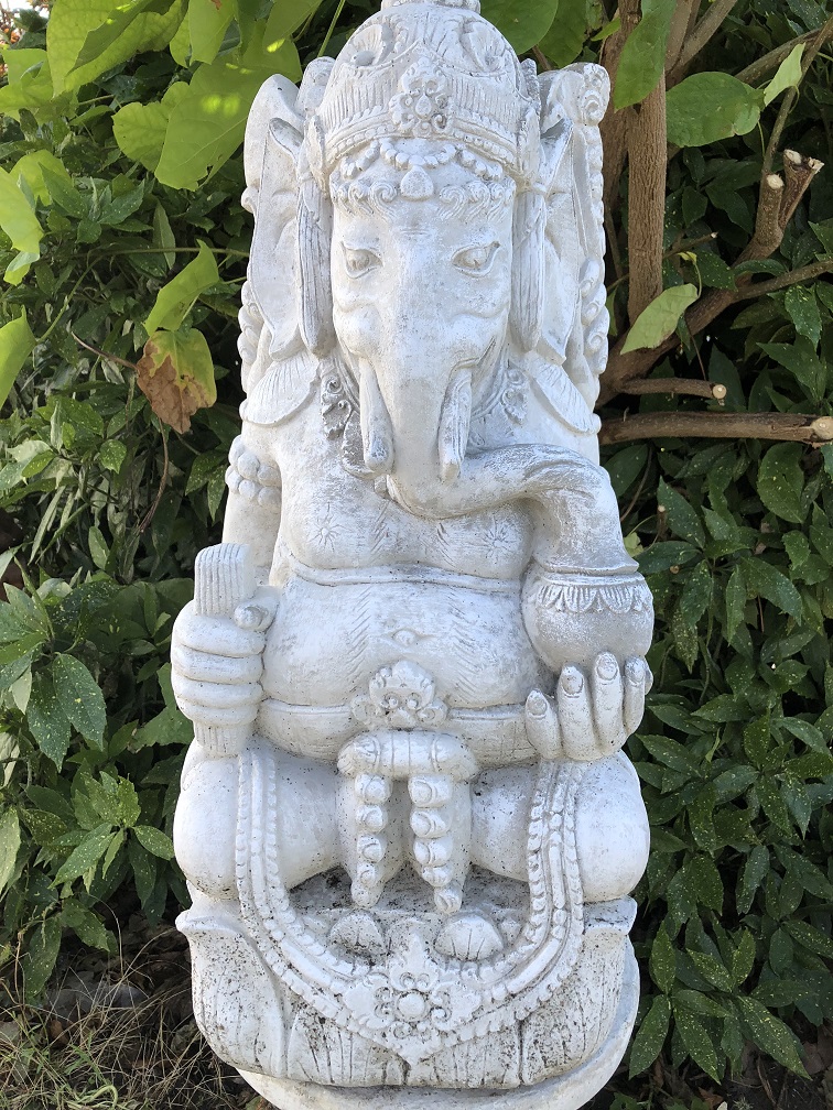 Statue Ganesha auf Sockel, ein hinduistischer Gott, Vollsteinstatue!