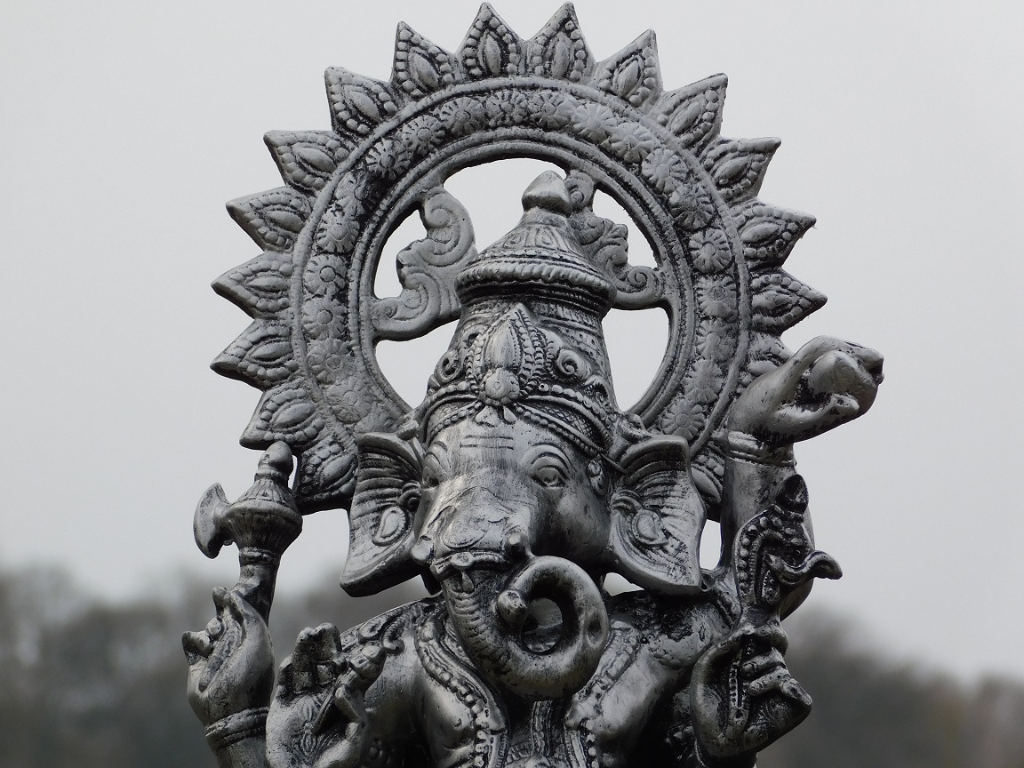 Ganesha Statue, groß, silbergrau mit schwarz, Polystone, exklusiv