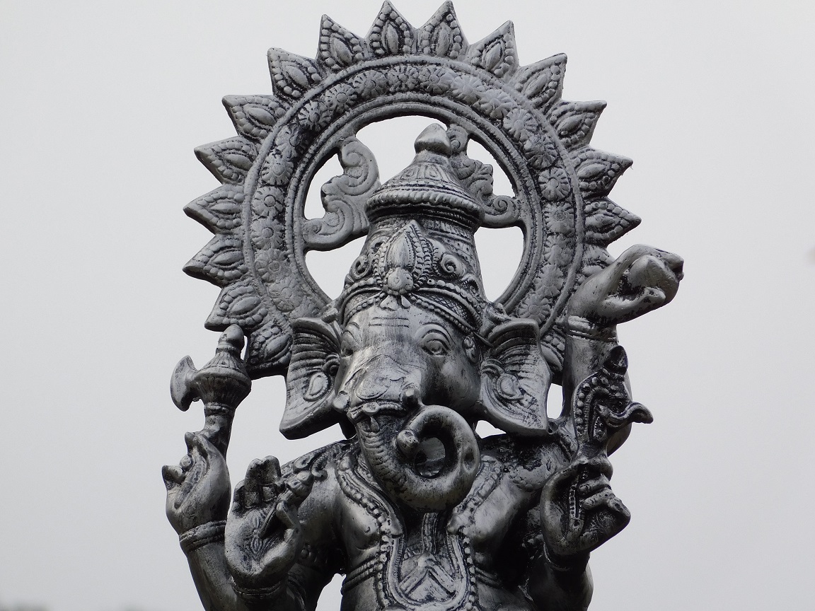Ganesha beeld, groot, zilvergrijs met zwart, polystone, exclusief