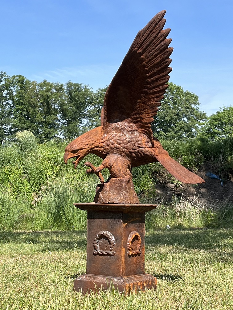 Bronzen roofvogel beeld kopen als tuinbeeld of voor in huis