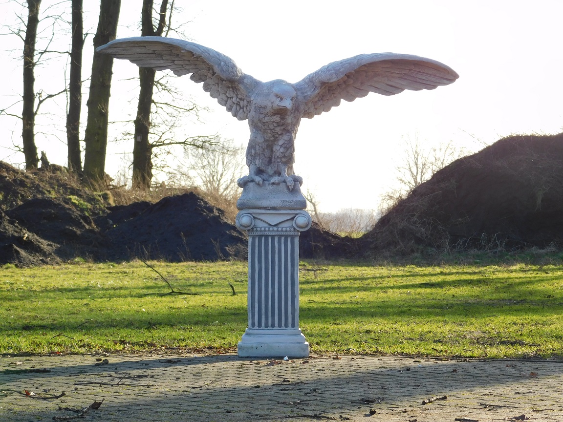 Adler XXL auf Sockel 160 cm Garten Statue Stein