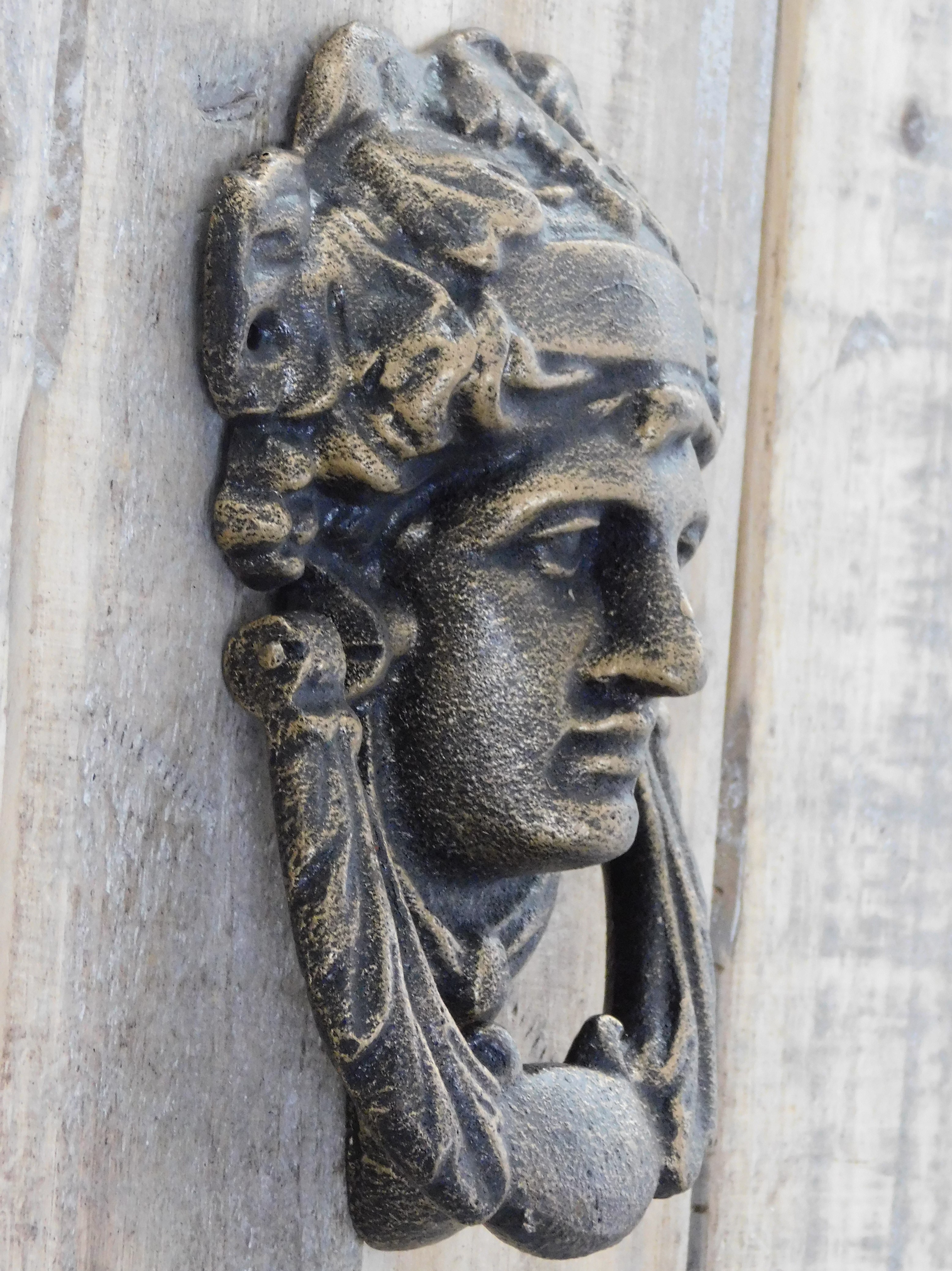 Klopper voor de voordeur, deurklopper Athena, gietijzer, bronskleur.