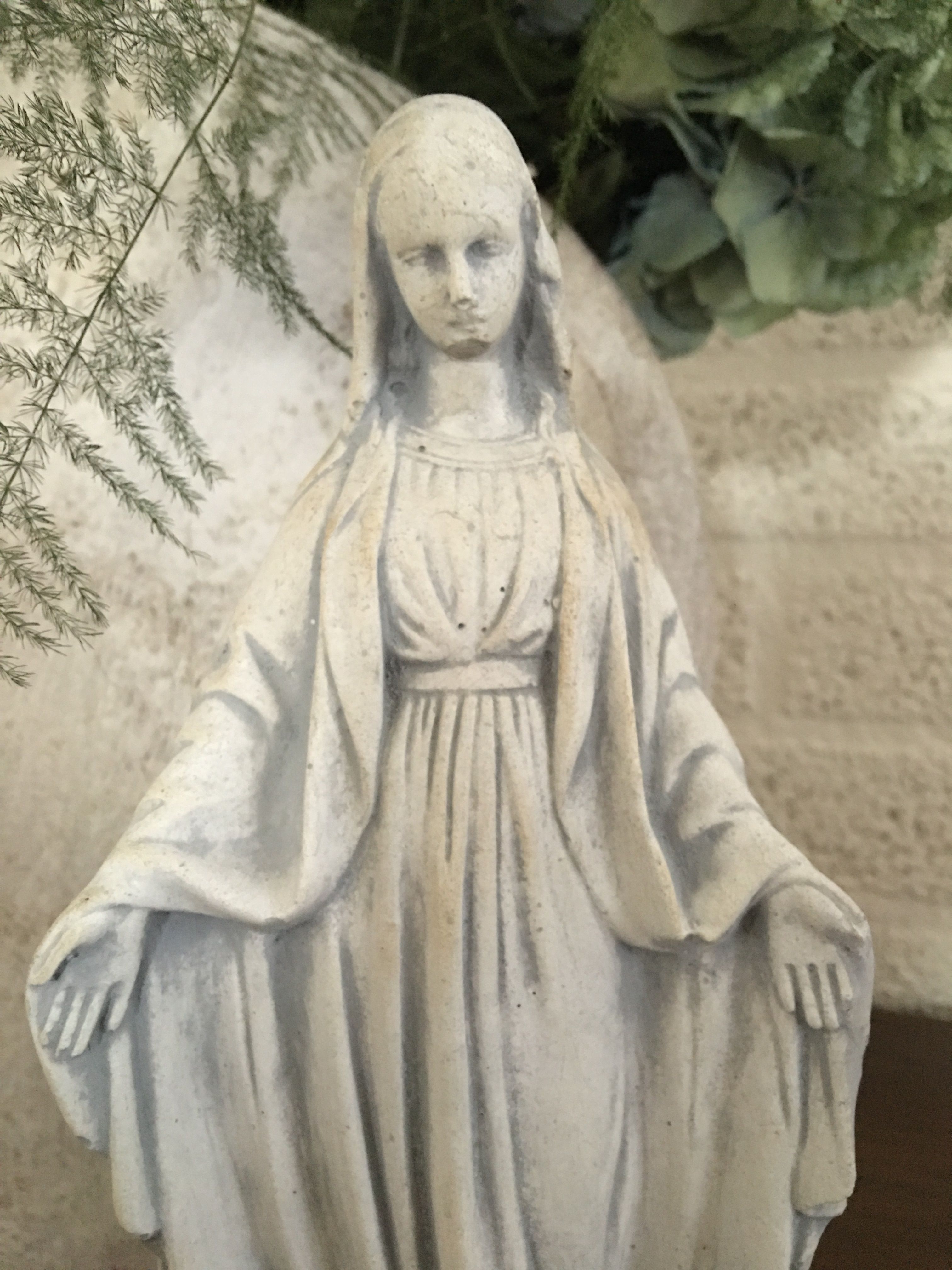 Madonna beeld, vol steen, small
