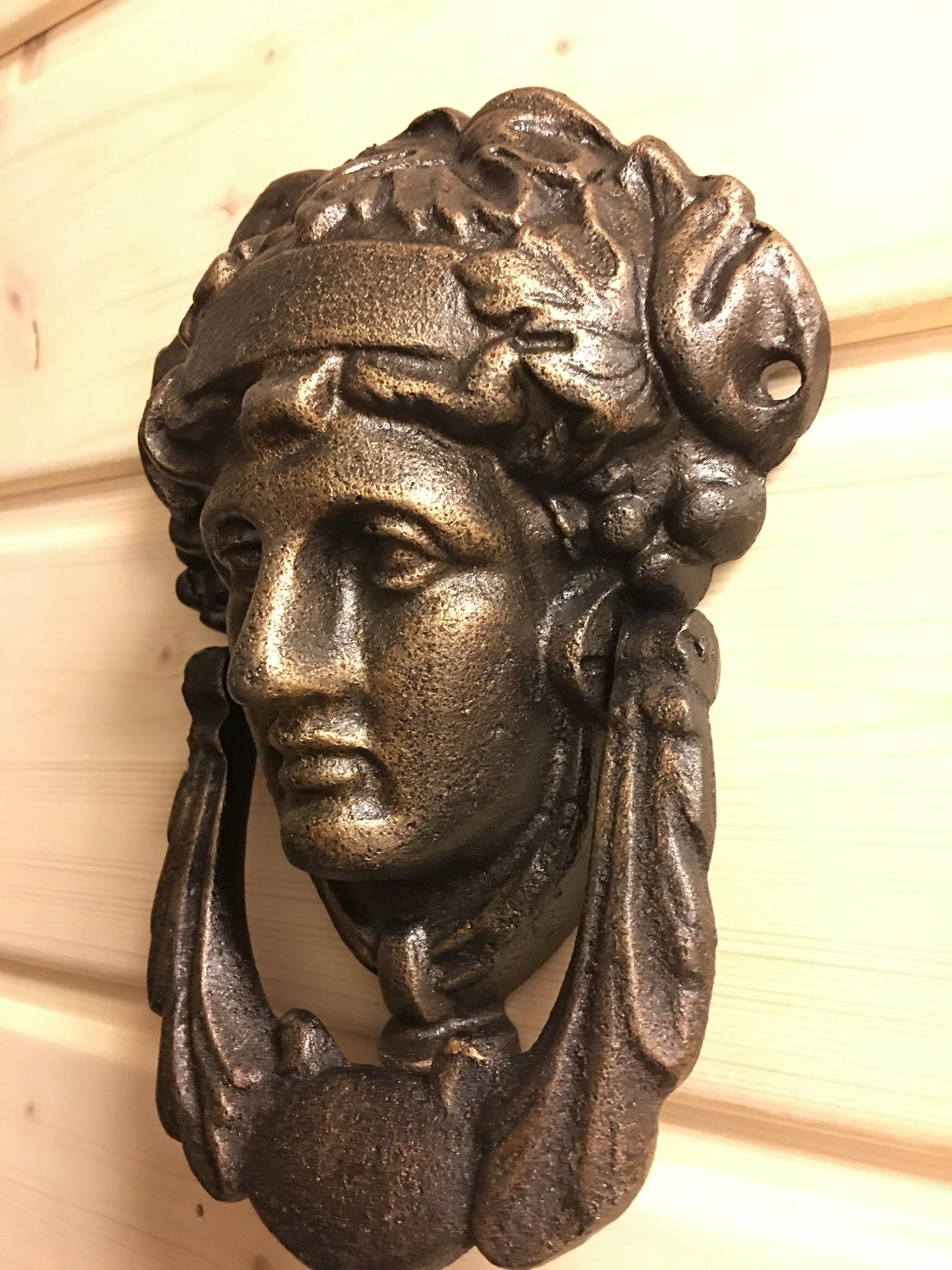 Klopper voor de voordeur, deurklopper Athena, gietijzer, bronskleur.
