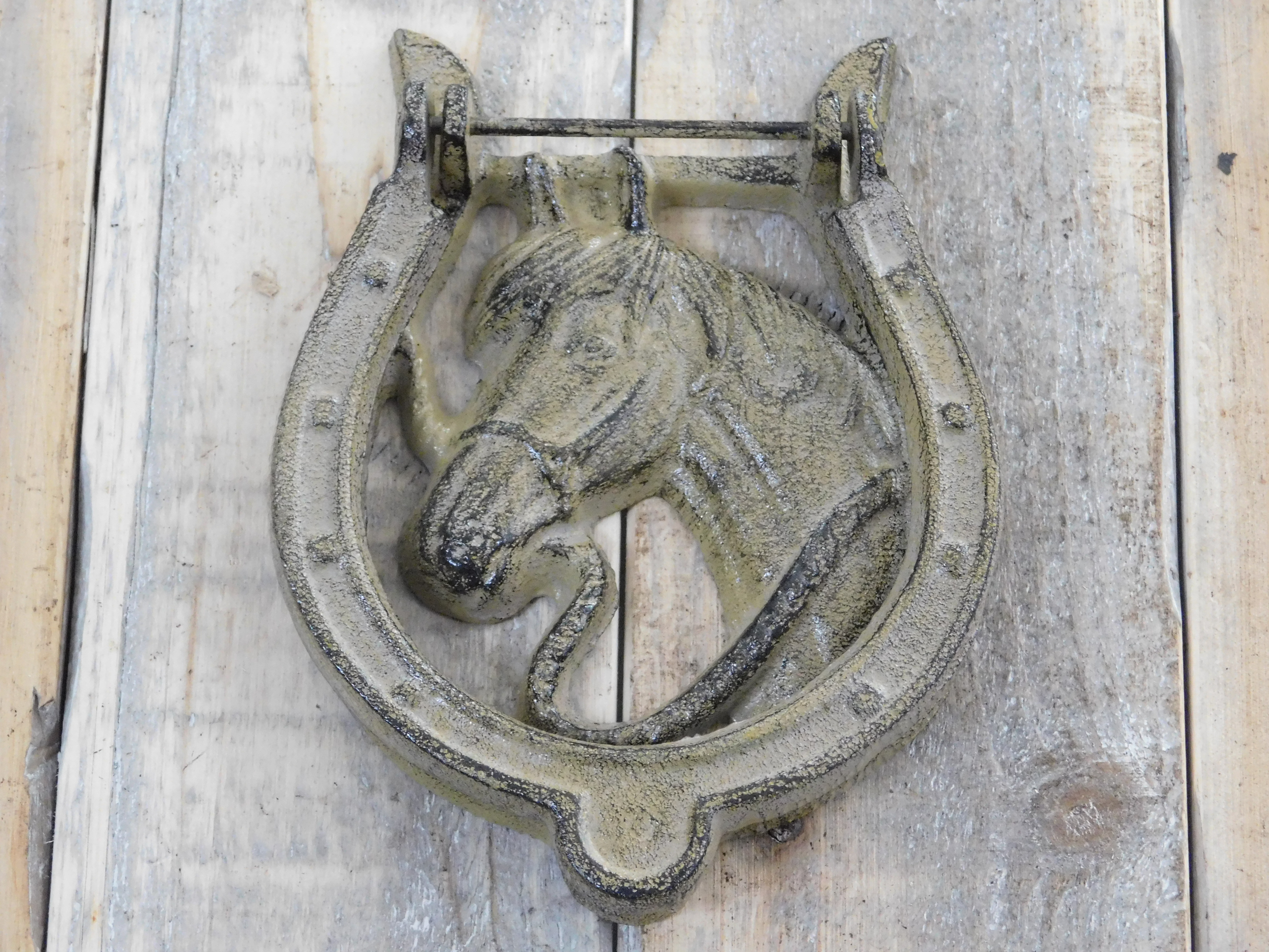 Mooie deurklopper als hoefijzer met afbeelding van een paard