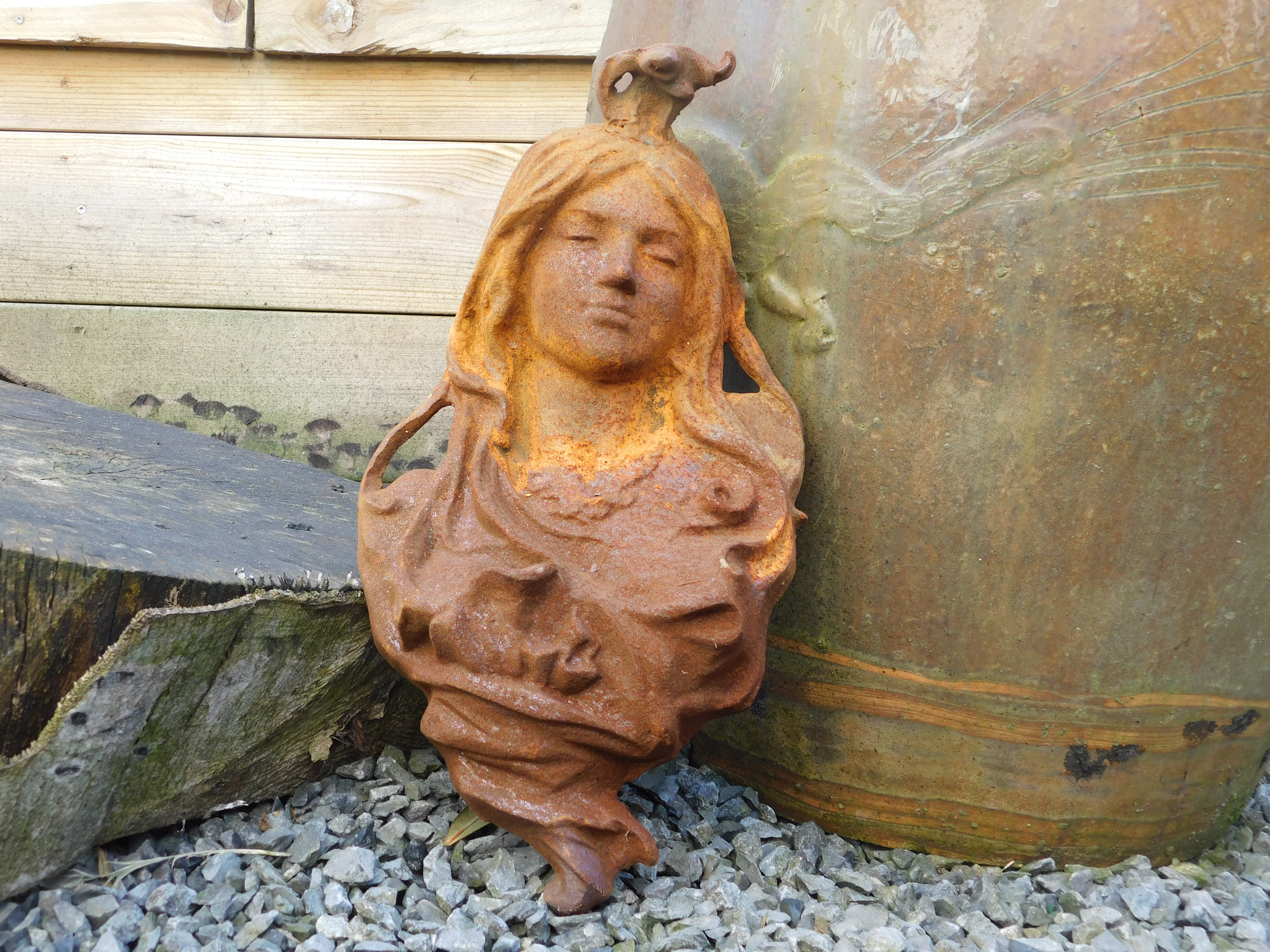 Vrouwenhoofd, Art Nouveau - sculptuur, gemaakt van gietijzer
