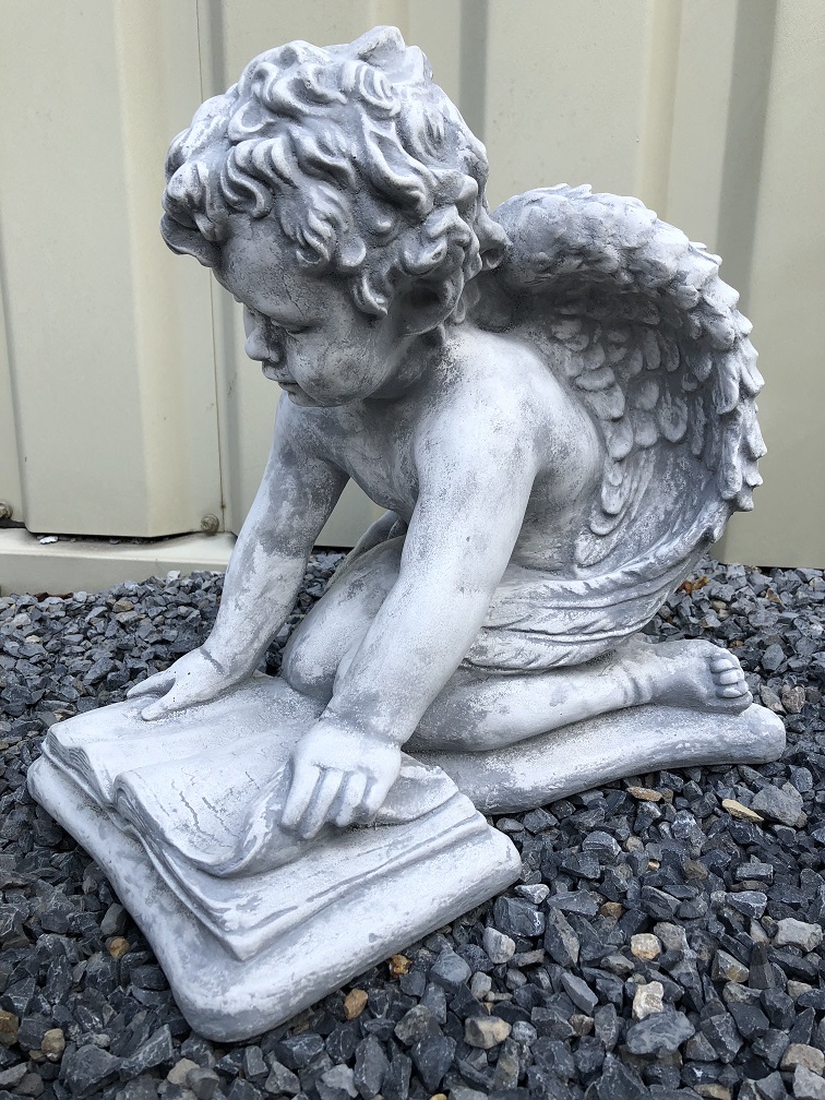 Engel mit Buch, Texttafel, ein schönes Bild für eine Zeremonie
