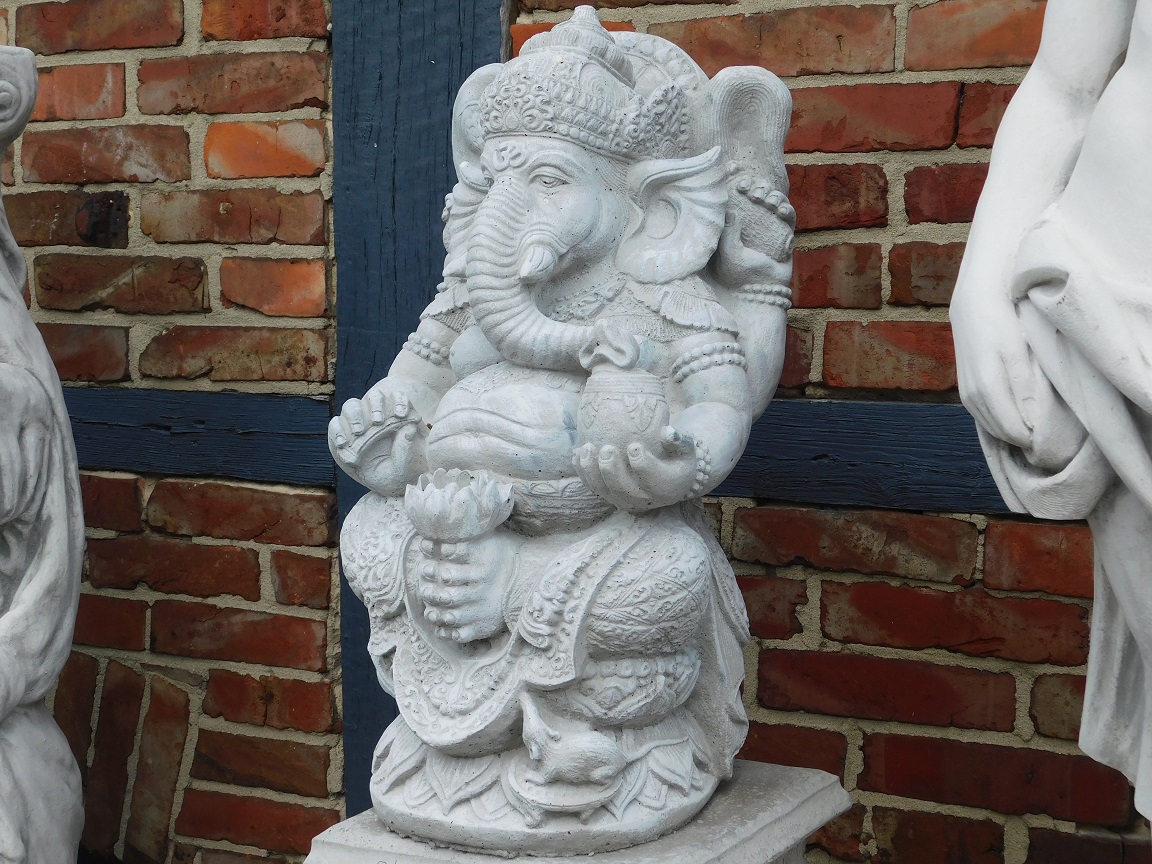 Beeld Ganesha 1, een hindoestaanse god, vol stenen beeld!