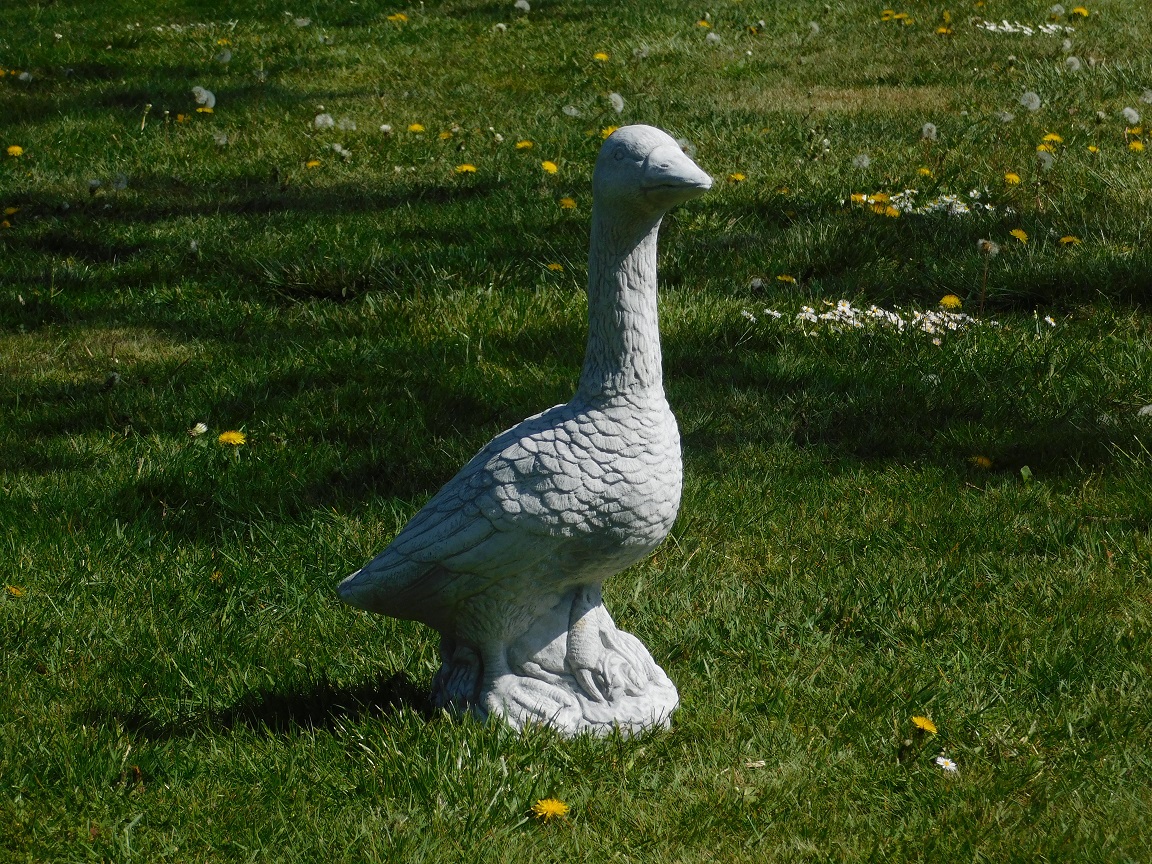 Gartenstatue Gans, Stein, Statue für den Garten oder am Teich