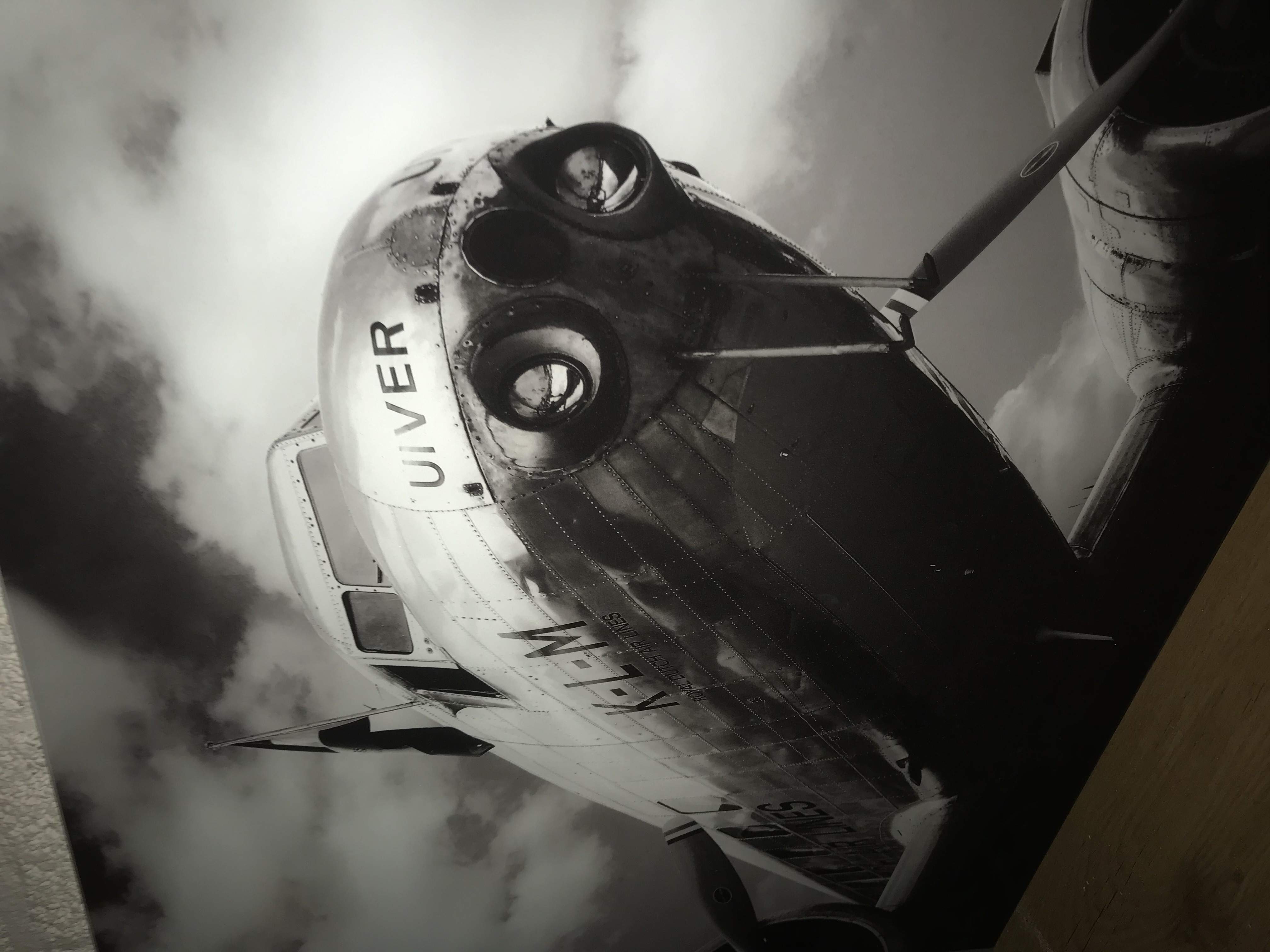 Kunst auf Glas des Flugzeugs: 'De UIVER', niederländische Geschichte, wunderschön!