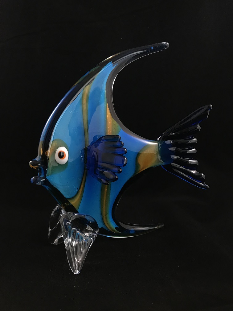 Prachtige vis gemaakt van glas, in kleur