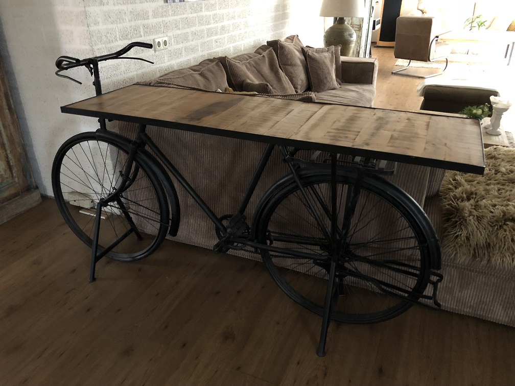 Prachtige sidetable, fiets metaal met houten tafelblad, zeer apart en gaaf!!