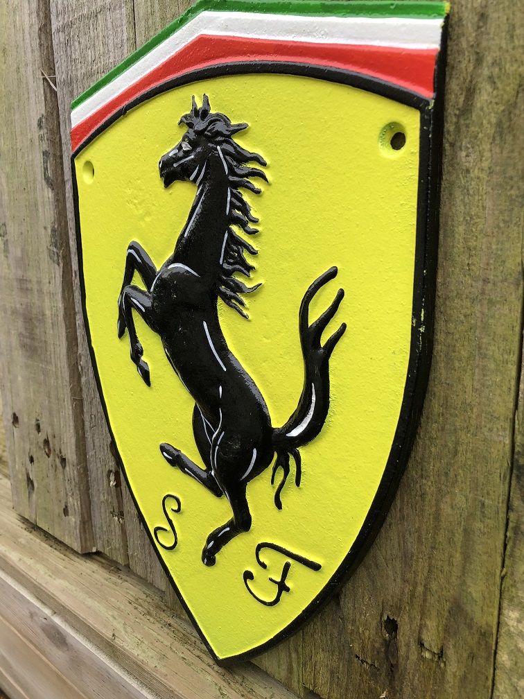 Gietijzeren Ferrari logo wandschild, embleem, garageplaat.