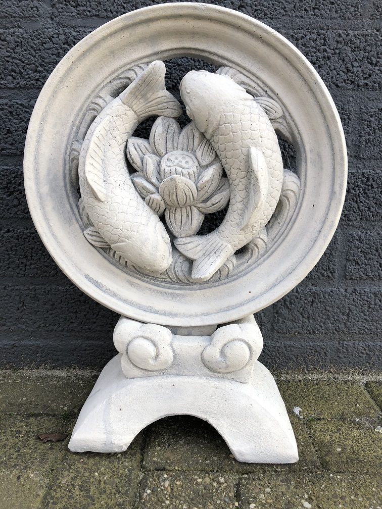 Koi Karpfen Teich Ornament, voll von Stein, schön am Rande des