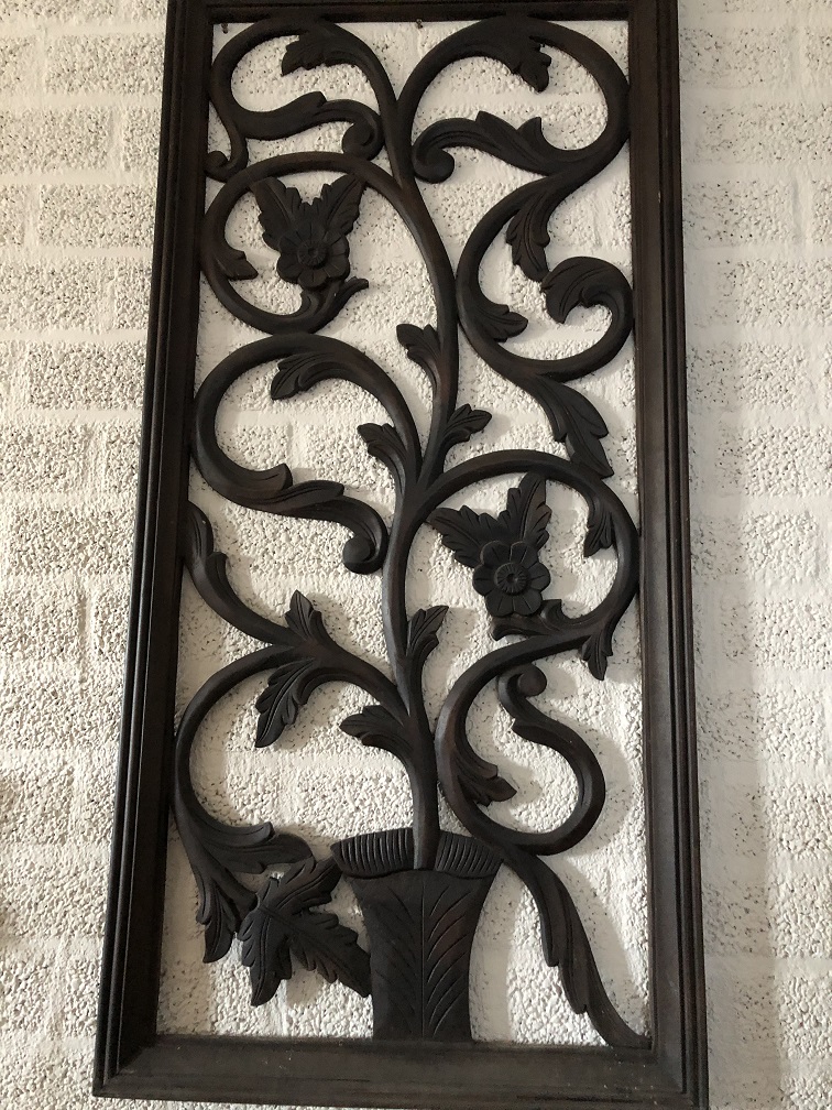 Prachtig antiek wandornament koloniaal hout gesneden 'plant