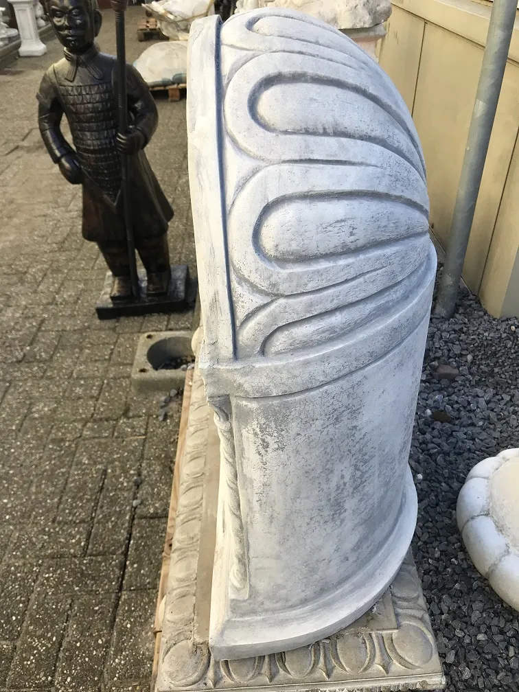 Beeld Maria in een kapel, om te bidden, Mariakapel dé voor