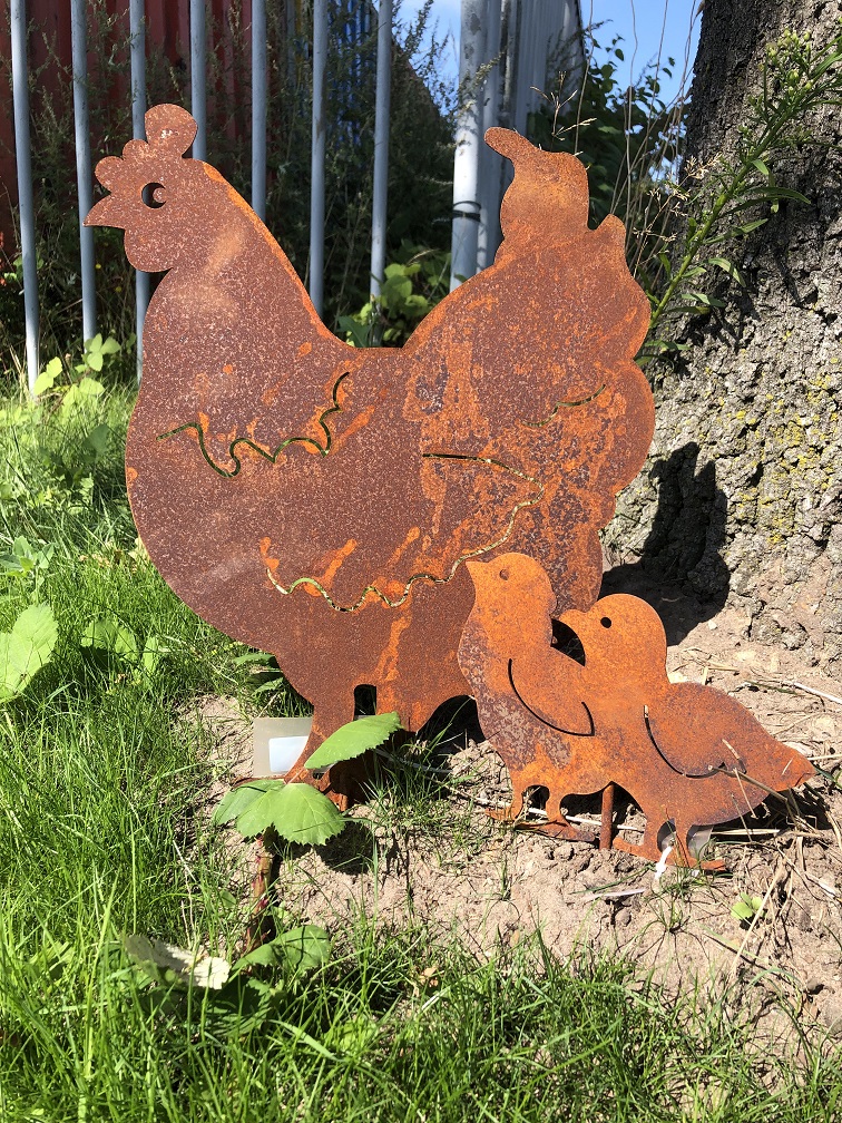 Tuinsteker, silhouette van een kip met haar kuikens, metaal