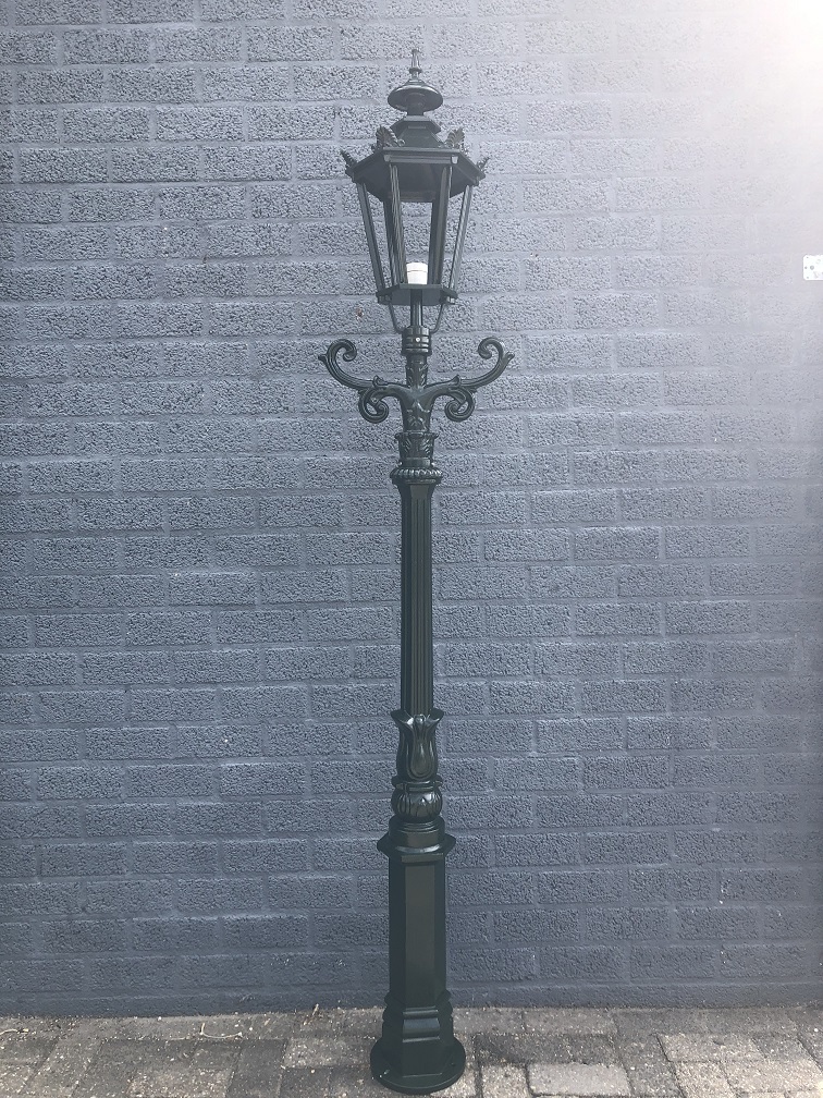 Buitenlamp, lantaarn Amsterdam met keramische fitting en glas, gegoten aluminium groen, 225 cm.