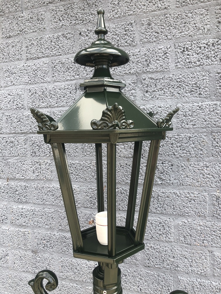 Buitenlamp, lantaarn, tuin lamp, lampen voor de tuin, aluminium, groen, hoogte 235 cm.