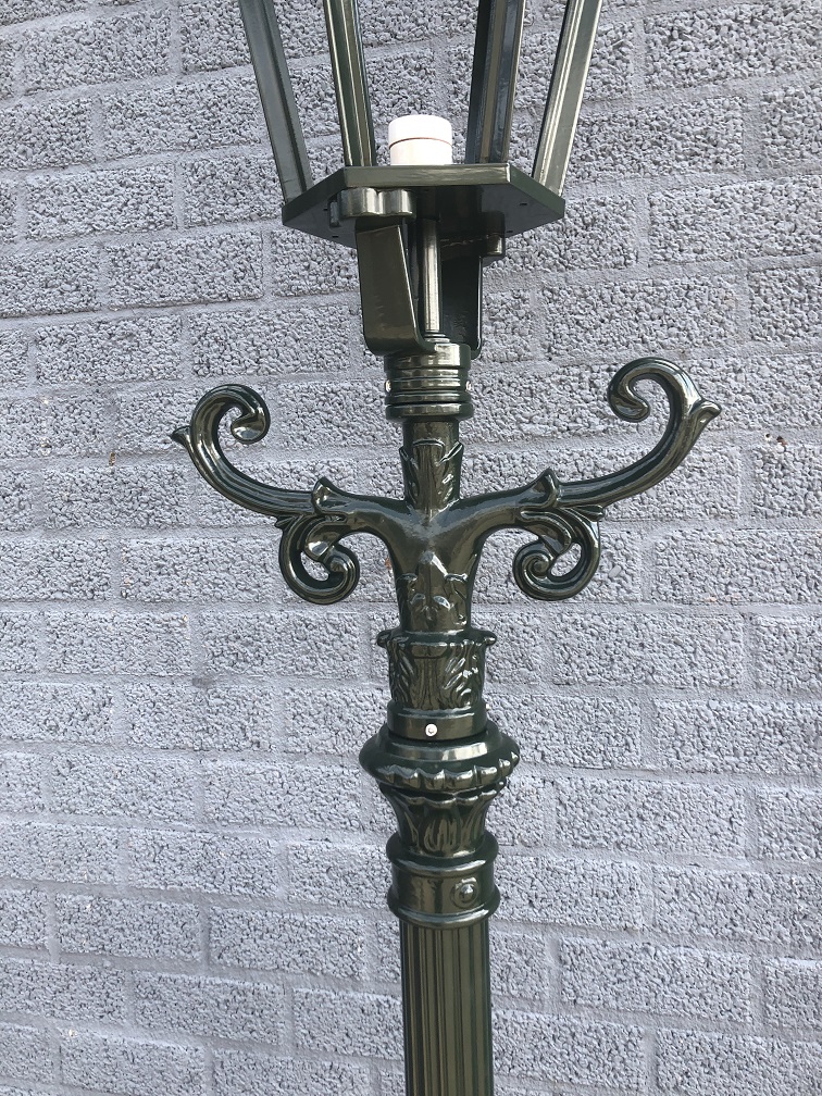 Buitenlamp, lantaarn met keramische fitting en glas, gegoten aluminium groen, 270 cm.