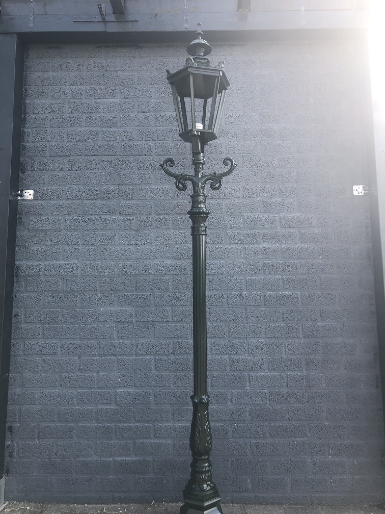 Buitenlamp, lantaarn met keramische fitting en glas, gegoten aluminium groen, 270 cm.