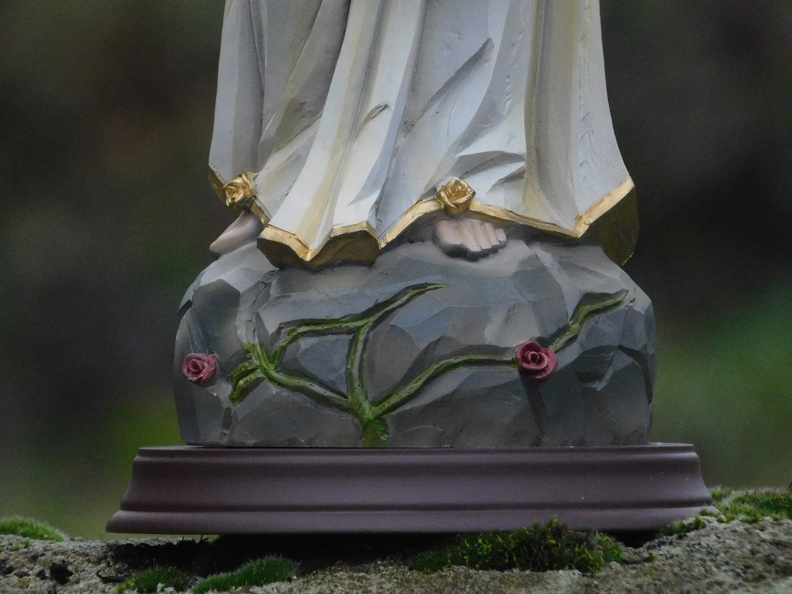 Kerkelijk beeld, Maria met rozenkrans, tuinbeeld, groot