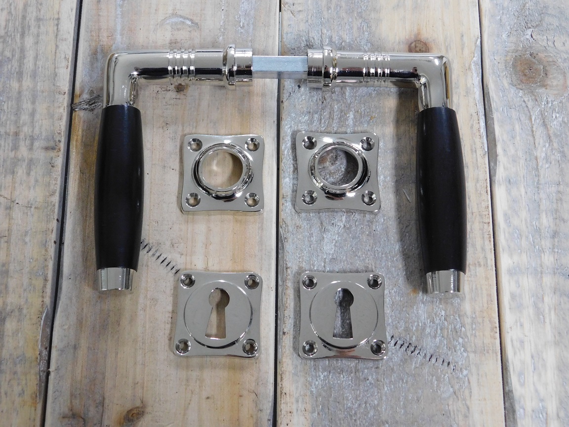 Hoge kwaliteit deur garnituur, deurgrepen met houten grepen - voor antieke deuren