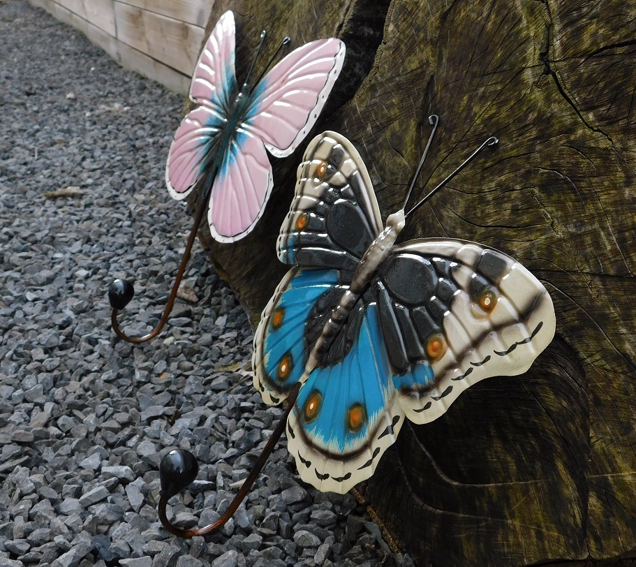 Set van 2: kapstok vlinders - blauw & roze - handgemaakt van metaal