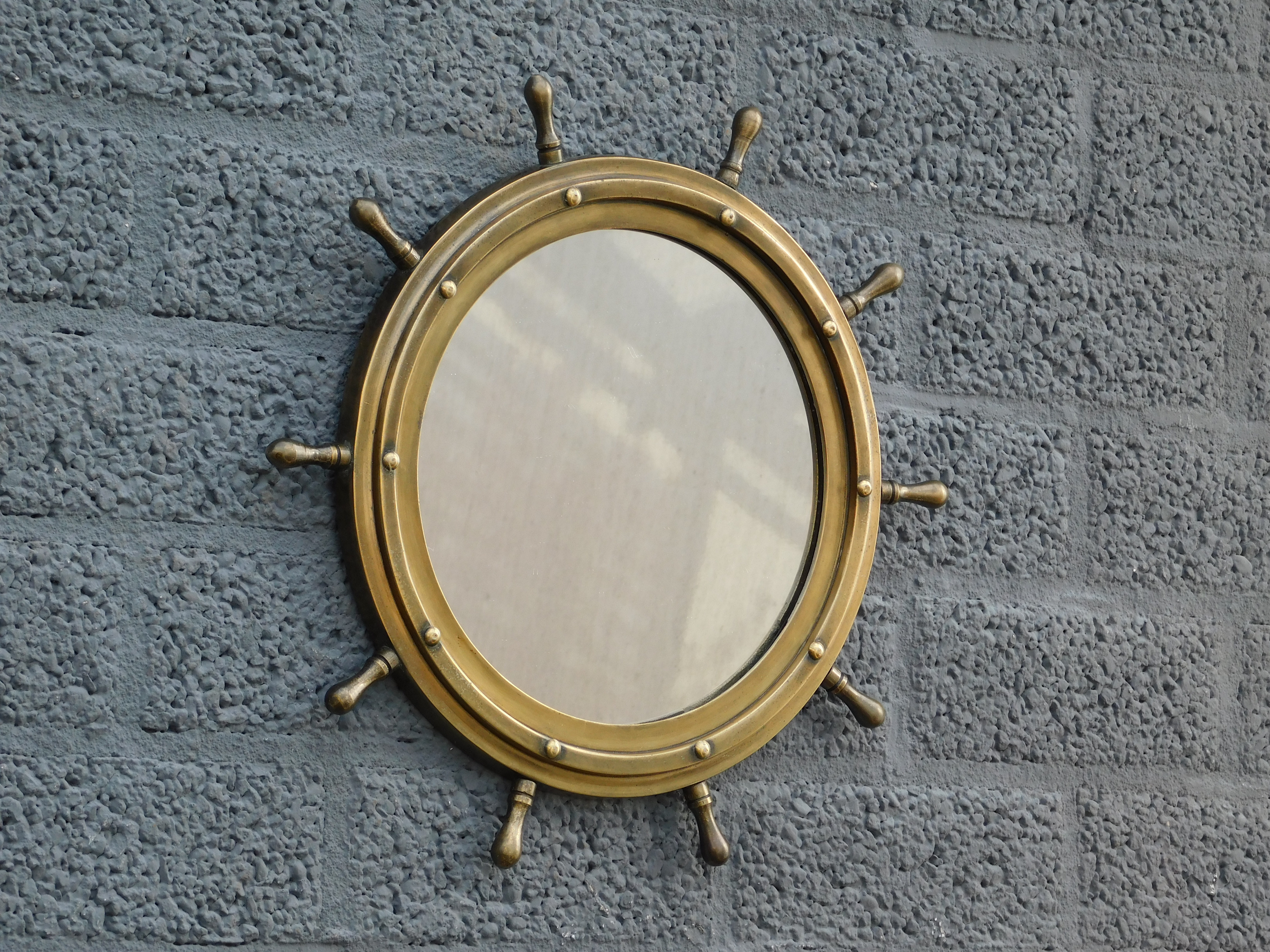 Spiegel in de vorm van een Stuurwiel