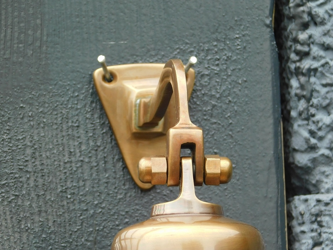Glocke 'Titanic 1912' mit Seil, patiniertes Messing, Hausdekoration