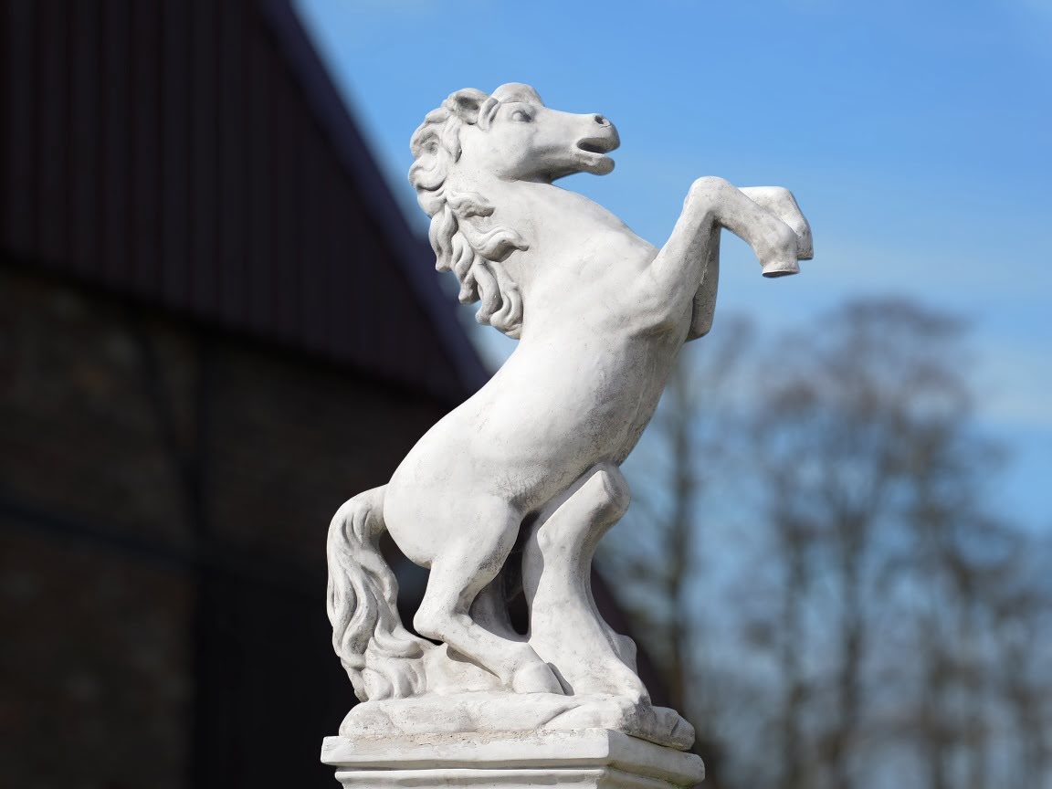 Sculpture Cheval En étain Sur Socle Bois - Figurine Réaliste Décorative