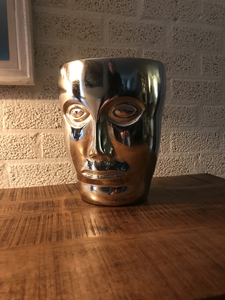 Mooie aluminium vaas, rond in de vorm van een gezicht, nikkel