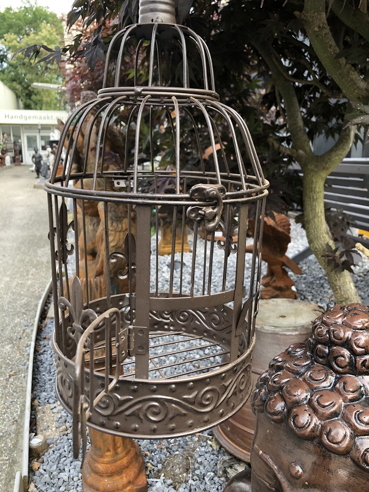 Set mooie ronde bruine metalen vogelkooitjes, heel fraai in ontwerp!!