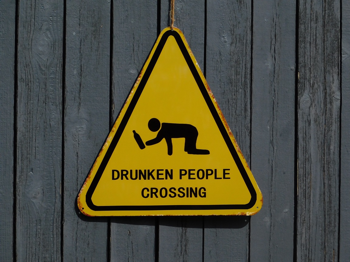 Wandbord - Drunken People Crossing - metaal