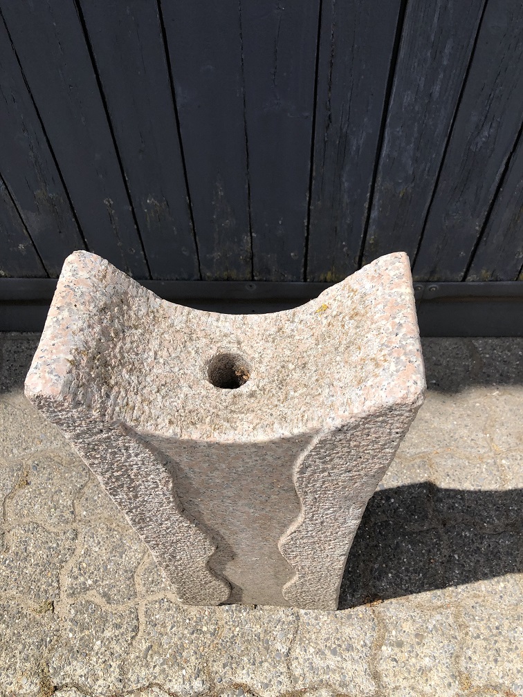 Granieten waterloop, ornament, staand, vijverornament, watertrap