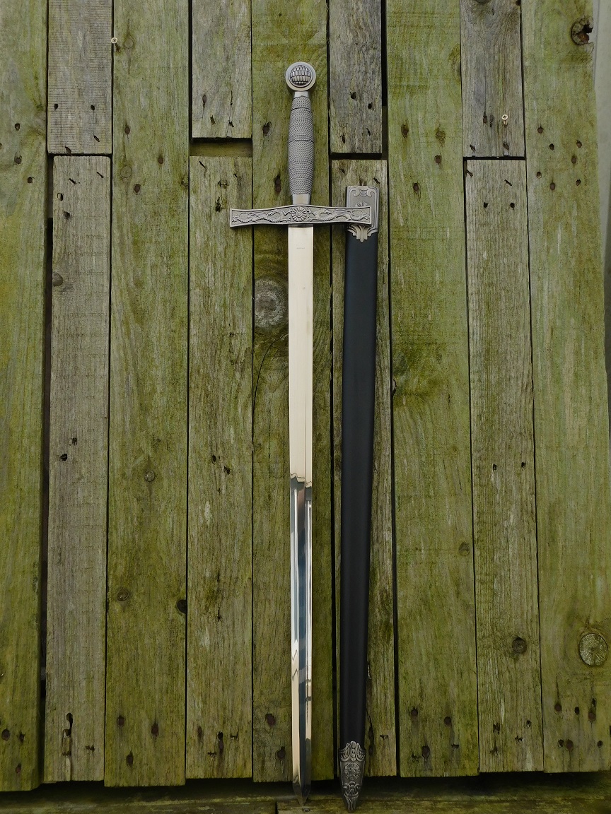 Decoratief stijlvol zwaard, met fraai handvat, ridder zwaard met schede.