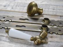 Deur hang-en sluitwerk: 1 knop, 1 deurklink, 2 backplates, messing gepatineerd, PZ92