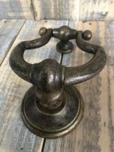 Heurtoir de porte, élégant et antique en laiton foncé de belle forme