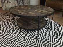 Belle table basse robuste en métal et bois